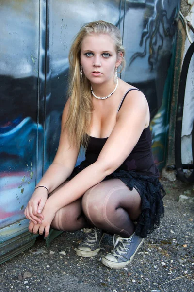 Ritratto Una Bella Ragazza Vestita Nero — Foto Stock