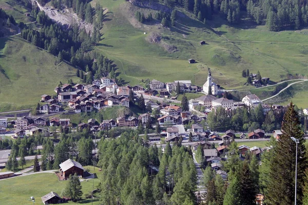 スイスのシュプラグンの村トップから撮影 — ストック写真