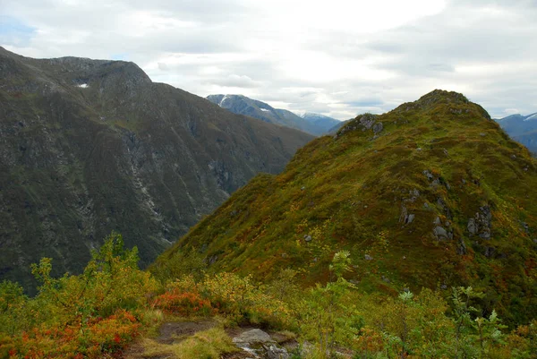 Norveç Doğa Manzarası Arka Planı Üzerine — Stok fotoğraf