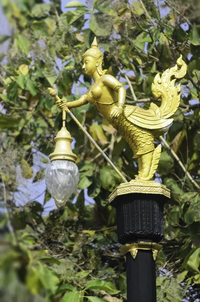 Straatverlichting Een Zeer Hoog Torens — Stockfoto