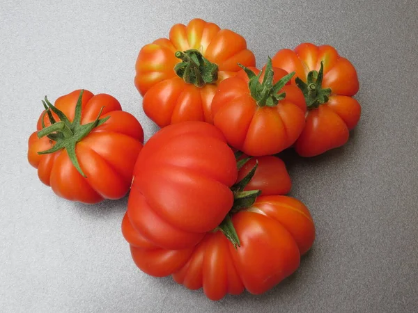 Tomates Fundo Preto — Fotografia de Stock