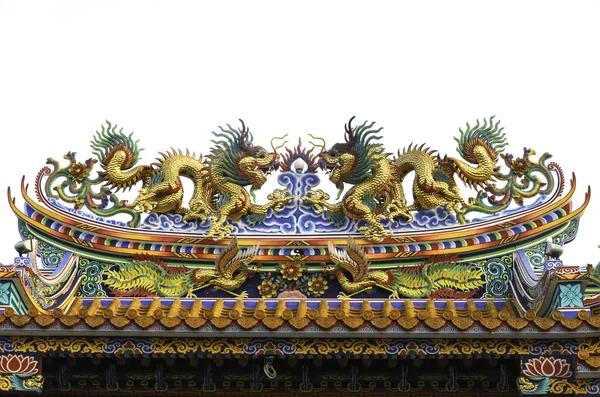 青い空の中国の黄金の龍 — ストック写真