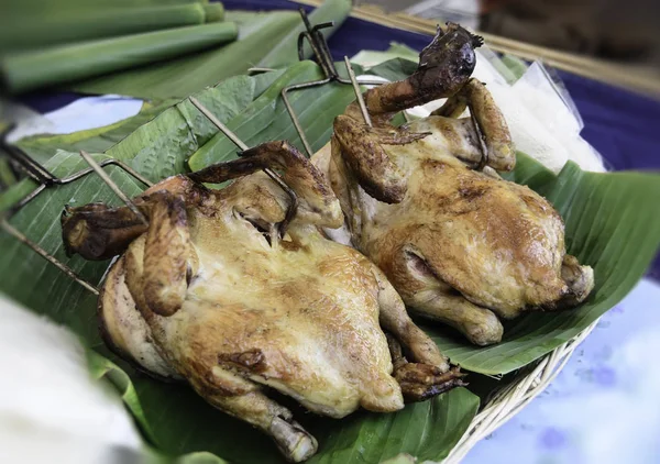 Pollo Asado Una Hoja Plátano — Foto de Stock