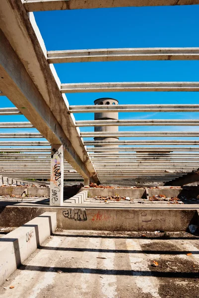 Interior Construcción Industrial Abandonada Llena Grafito —  Fotos de Stock