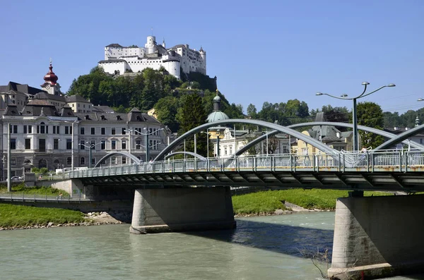 Castelo Hohensalzburg Acima Salzach Com Ponte Não Ntal — Fotografia de Stock