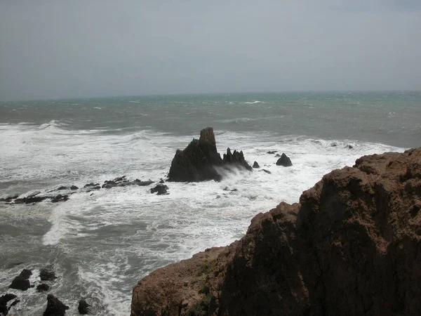 Κύματα Surf Άγρια Μεσογειακή Περιοχή — Φωτογραφία Αρχείου