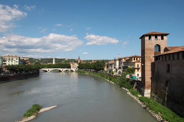 Verona Jest Miastem Północnych Włoszech Wenecja Euganejska Średniowiecznym Starym Miastem — Zdjęcie stockowe
