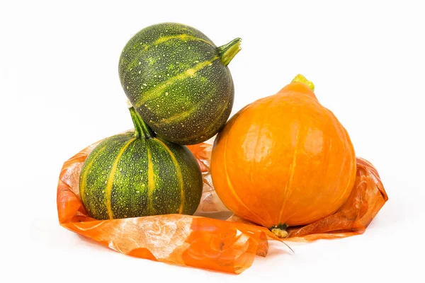 Dos Zucchinis Balón Calabaza Una Tela Naranja —  Fotos de Stock