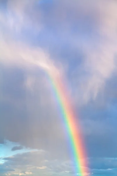 Arcobaleno Autunno Azzurro Cielo Nuvoloso Pomeriggio — Foto Stock