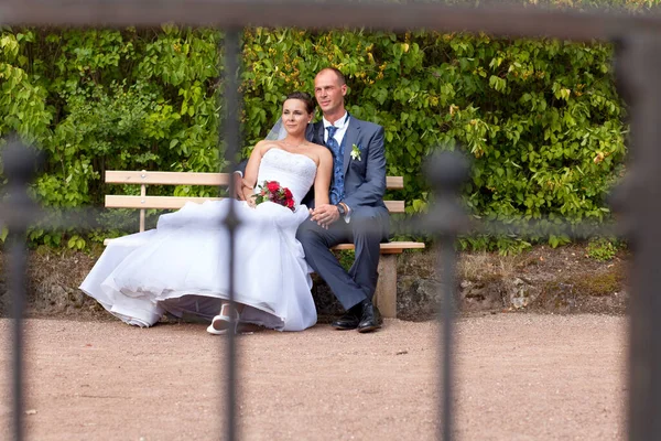 Recém Casados Parque Castelo — Fotografia de Stock