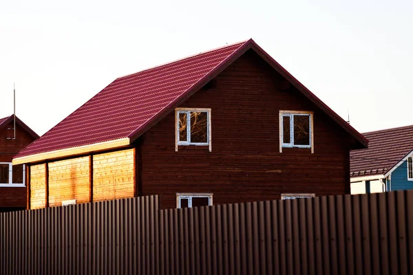 Nieuw Houten Houten Huis Plattelandsdorp Voorjaarsavond — Stockfoto