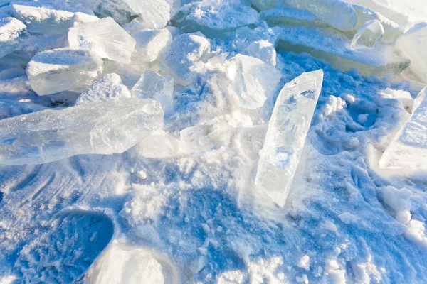 Kleiner Eisblock Kalten Wintertagen Unter Sonnenstrahlen Moskau Russland — Stockfoto