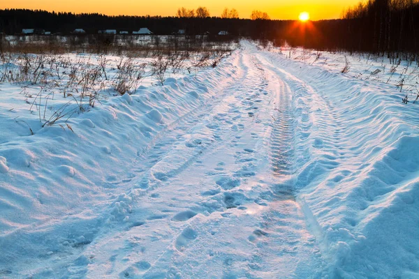 Por Sol Sob Azul Inverno Coberto Neve País Estrada — Fotografia de Stock