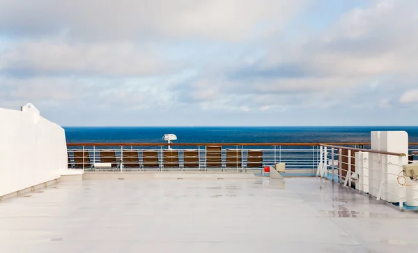 Heck Eines Kreuzfahrtschiffes Meer Sommermorgen — Stockfoto