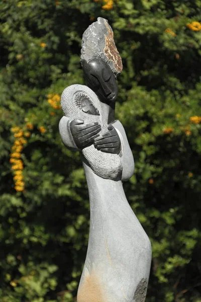 Escultura Una Mujer Jardín Piedra — Foto de Stock