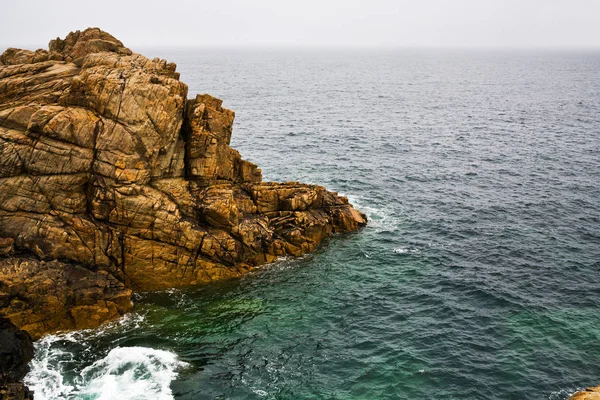 法国布列塔尼英吉利海峡沿岸的老悬崖 — 图库照片