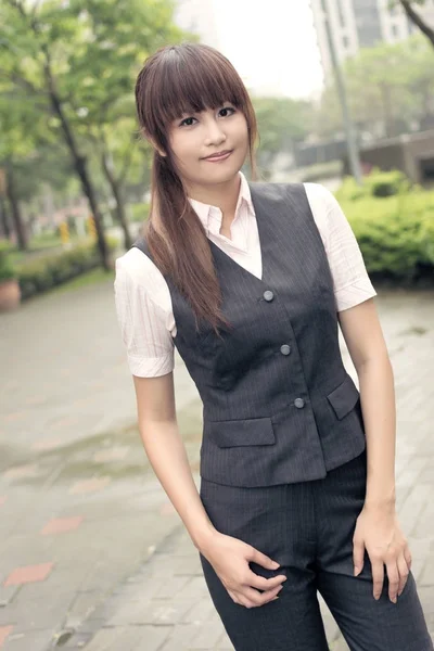 Atrakcyjna Kobieta Biznesu Portret Zewnątrz Tajpej Tajwan Azja — Zdjęcie stockowe