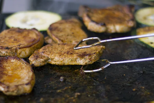 Deftiges Fleisch Auf Dem Grill — Stockfoto