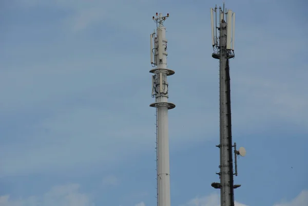 Telekommunikationstorn Med Antenner Taket — Stockfoto