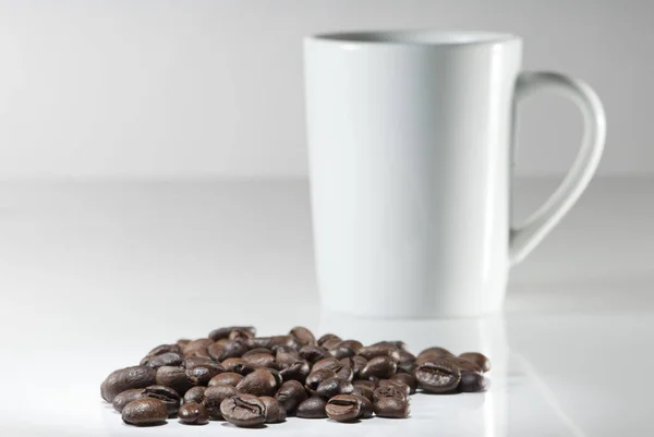 Rostade Kaffebönor Bakgrunden Närbild — Stockfoto
