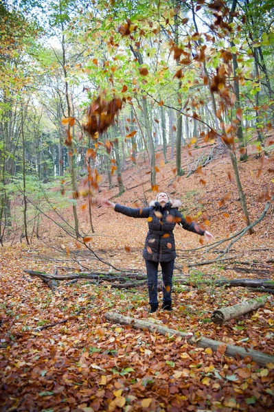 Mujer Bosque Otoño —  Fotos de Stock