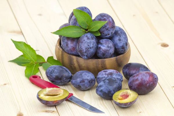 Fresh Plums Bowl Old Wooden Background — Stock Photo, Image