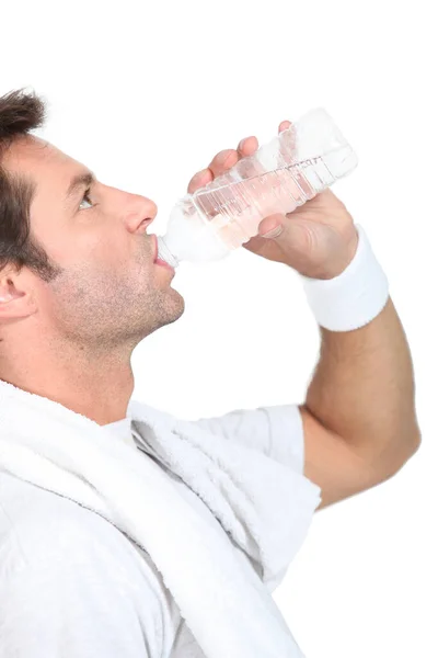 Uomo Abiti Palestra Bere Una Bottiglia Acqua — Foto Stock