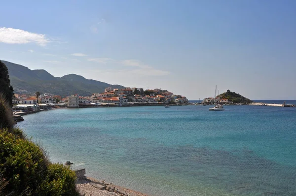 Boodied Com Água Turquesa Costa Samos Greece — Fotografia de Stock