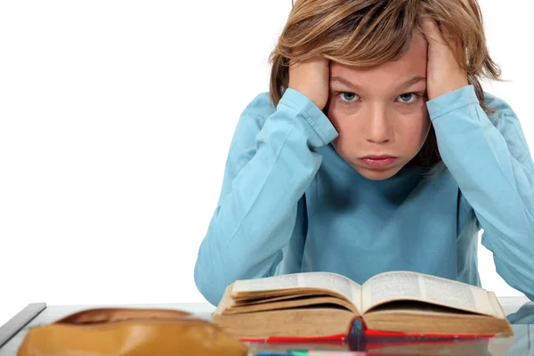 Junge Verärgert Über Seine Hausaufgaben — Stockfoto