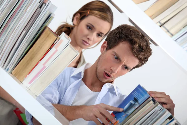 Man Looking Selection Books Shock — Stock Photo, Image