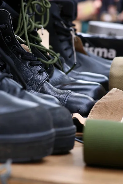 Uma Linha Botas Militares Trabalho Venda Com Dof Raso — Fotografia de Stock