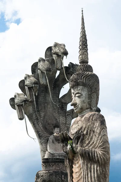 泰兰南开海的佛教雕塑 精神建筑 — 图库照片