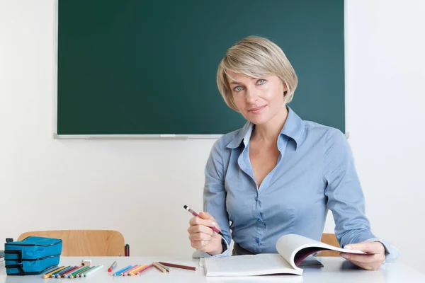 Los Artículos Prueba Examinados Por Profesor — Foto de Stock