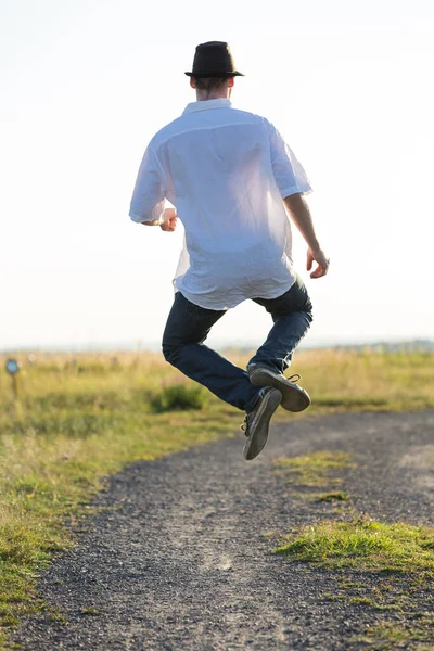 Joven Hace Salto Aire Alegría —  Fotos de Stock