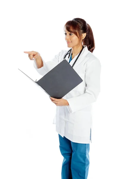 Mulher Médica Indiana Atraente Posando Estúdio Frente Fundo — Fotografia de Stock