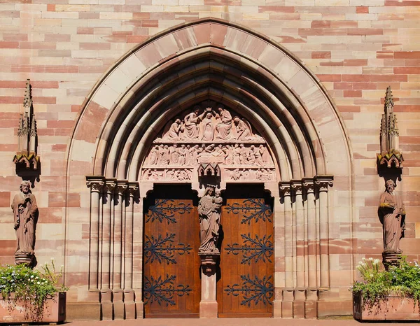 Portal Iglesia San Pedro Pablo Obernai — Foto de Stock