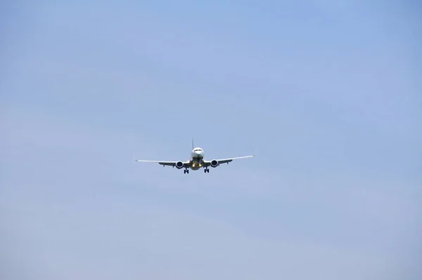 Самолет Подходе Аэродрому — стоковое фото