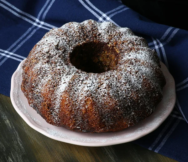 Traditioneller Hausgemachter Schokoladen Marmorkuchen Gugelhupf Blauer Hintergrund — Stockfoto