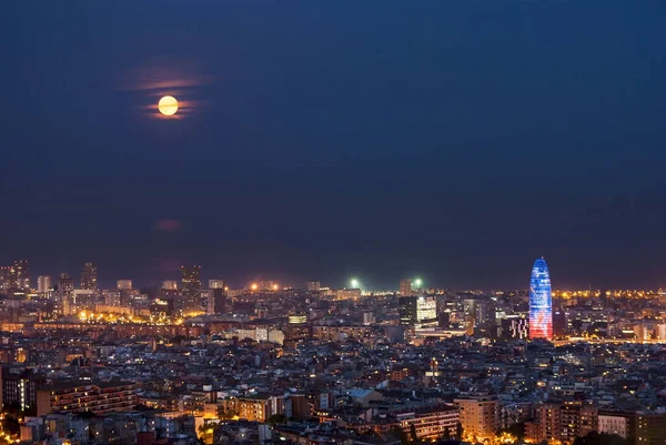 Barcellona Notte Con Luna Piena Torre Agbar Catalogna Spagna — Foto Stock
