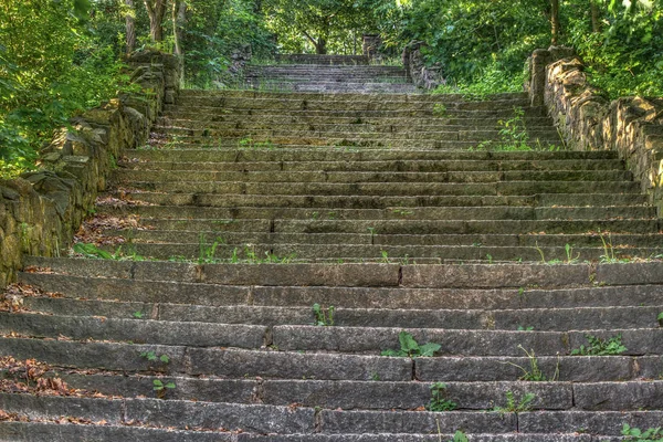 Длинная Лестница Натурального Камня — стоковое фото