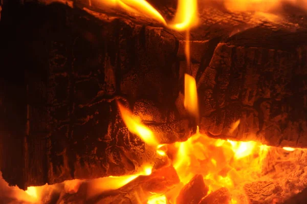 暖炉と赤い炎 — ストック写真