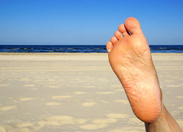 有海滩和大海的脚 — 图库照片