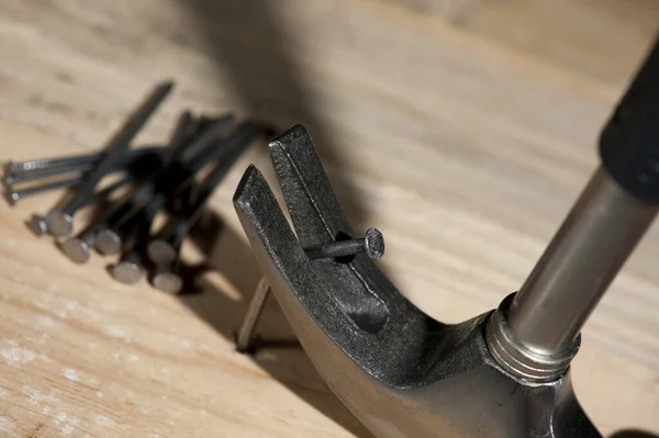 Martillo Clavos Sobre Fondo Madera —  Fotos de Stock