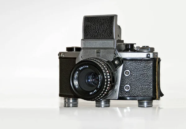 带有光轴取景器的老式机械单镜头反射式相机 — 图库照片