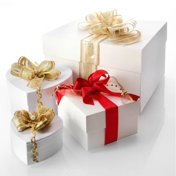 Colección Regalos Decorativos Blancos Que Incluyen Cajas Forma Cardíaca Con — Foto de Stock