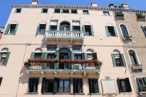 Οικία Πρόσοψη Στη Βενετία — Φωτογραφία Αρχείου