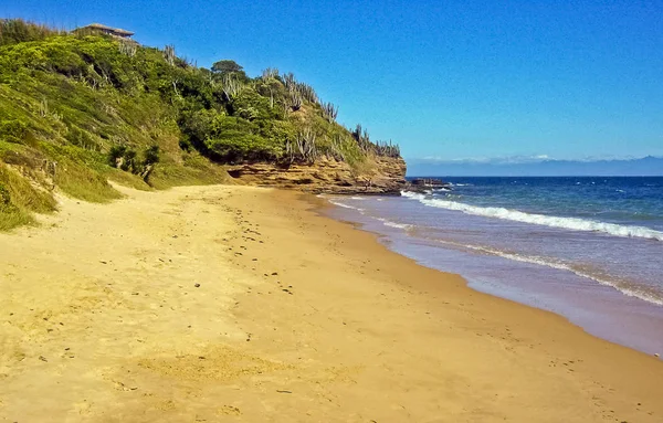 Beatiful Solitário Praia Com Algumas Pessoas Perto Rochas Com Natureza — Fotografia de Stock