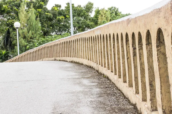 Brücke Über Den Kanal Garten — Stockfoto