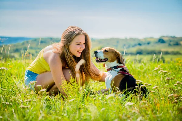 Lifestyle Photo Happy Young Girl Her Pet Beagle Dog Outdoor — Stock Photo, Image