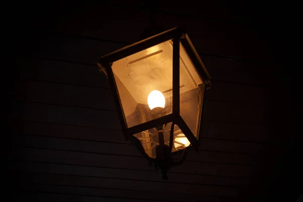Linterna Vieja Ardiendo Oscuridad — Foto de Stock
